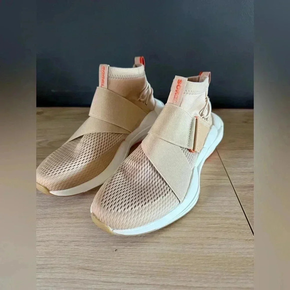 NWOT • Sorel Women's Explorer Defy Mid Shoe • size 8 - Picture 2 of 7